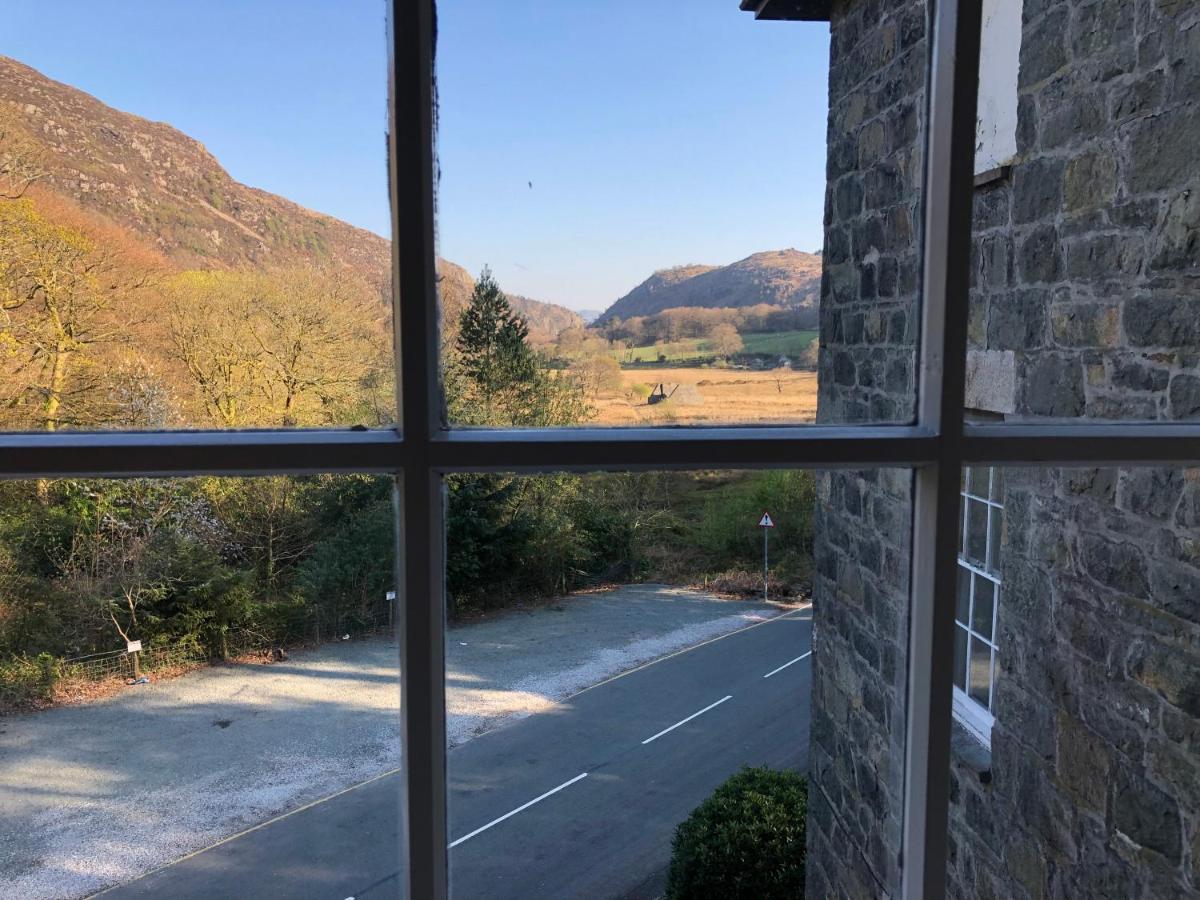 Royal Goat Hotel Beddgelert Buitenkant foto